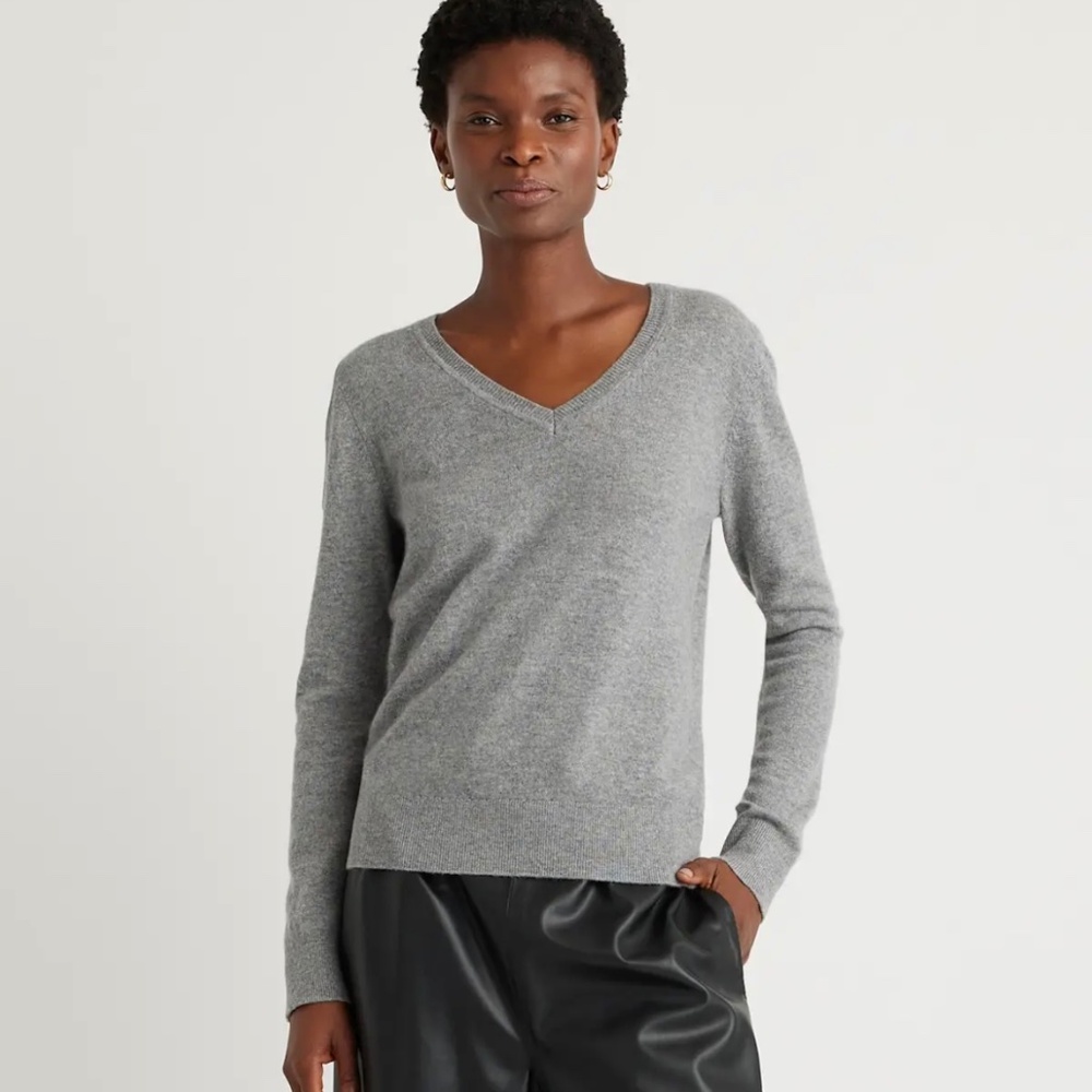 Quince Mongolian Cashmere V-Neck Sweater